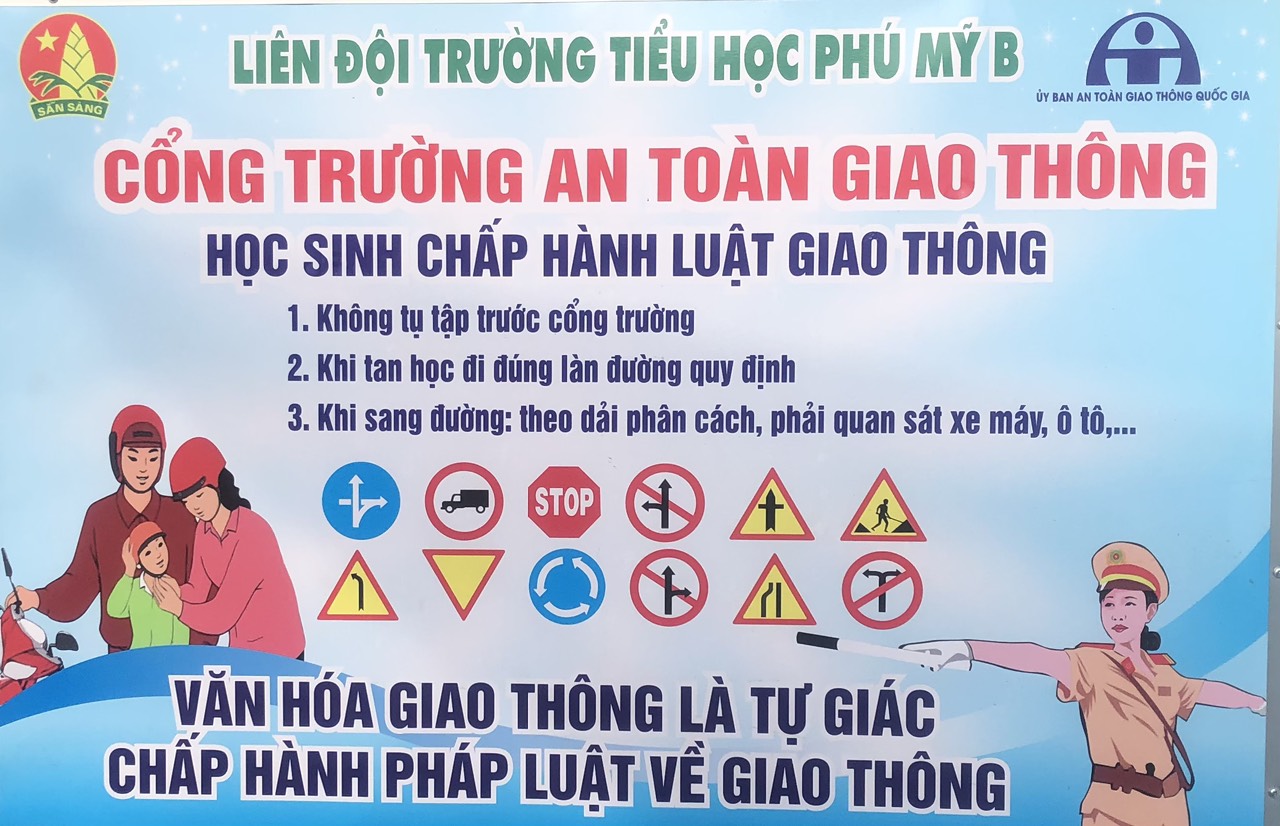 Mô hình "Cổng trường an toàn giao thông".